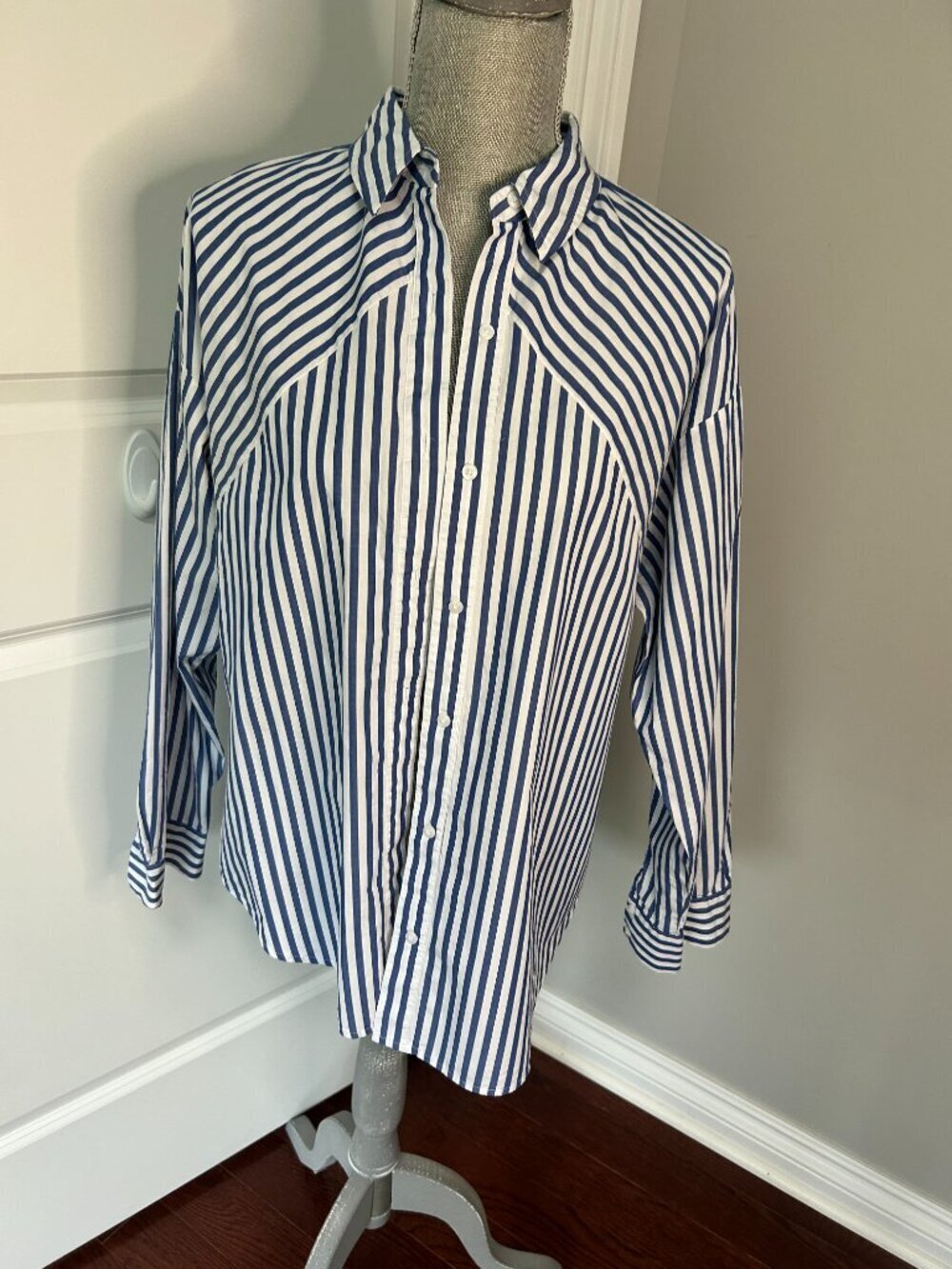 Express Striped Drop Should Boyfriend Button-down Size M EUC - Picture 5 of 6